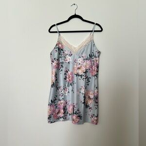 Lilac and London women’s shirt night gown
Size L